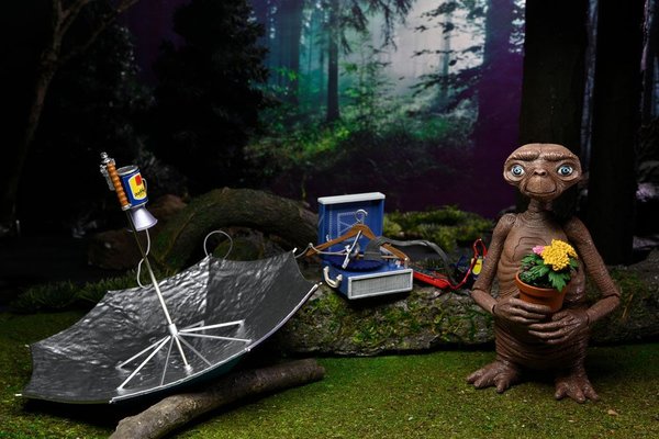 NECA E.T. - Der Außerirdische Actionfigur Ultimate Deluxe E.T. (Januar 2023)